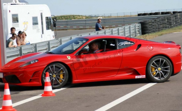  Manejar un Ferrari en Magny Cours 